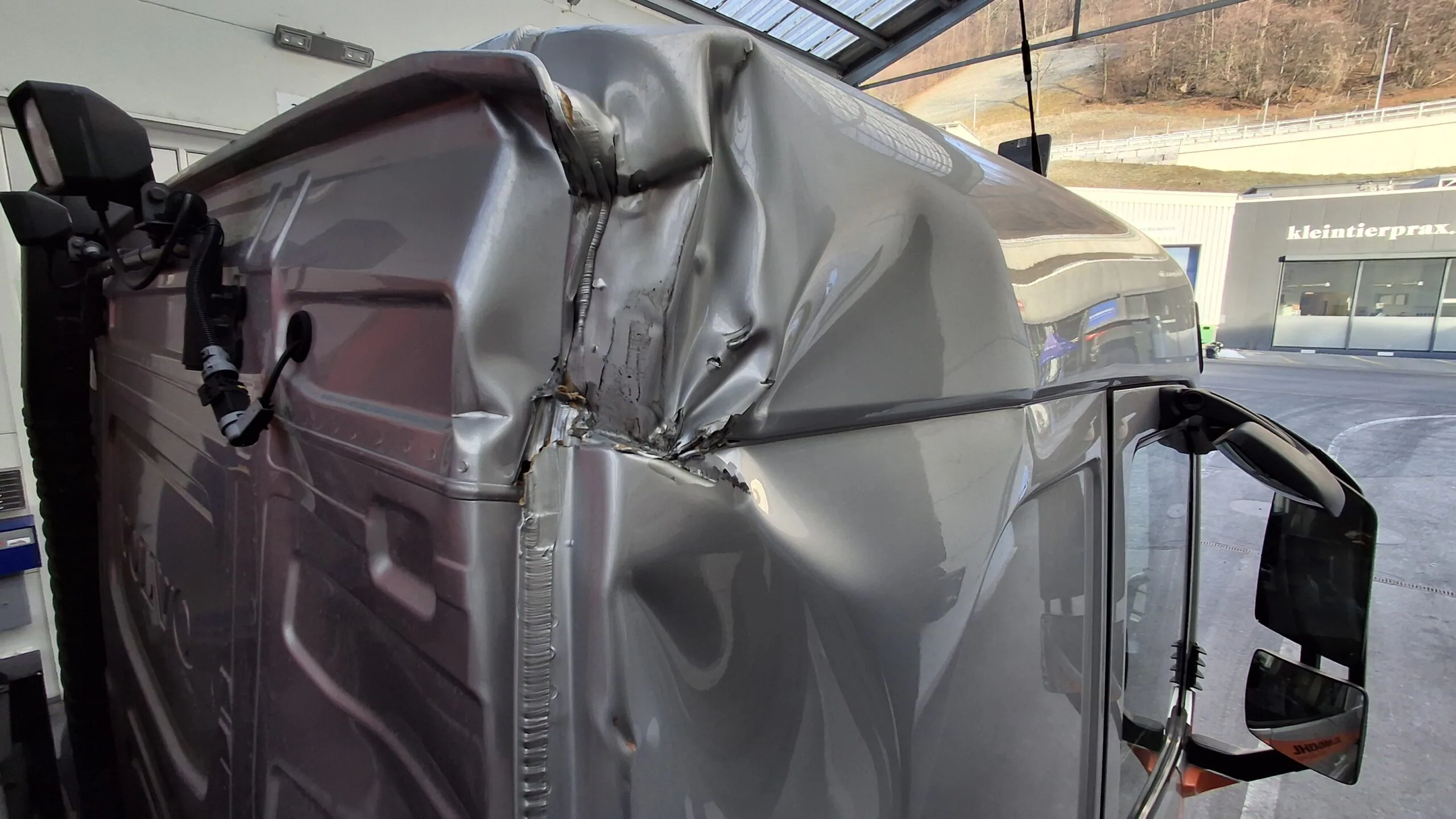 LKW-Reparatur: Spenglerei & Lackiererei